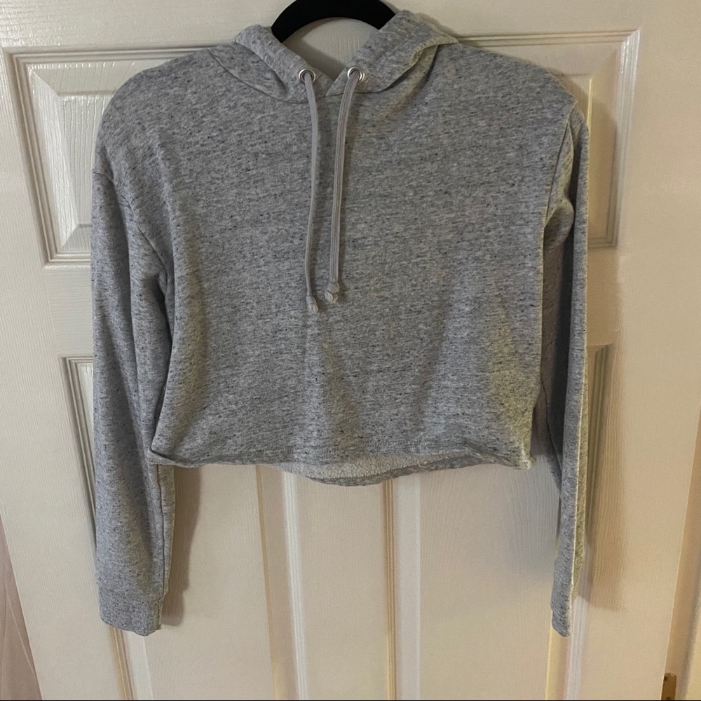 🥳H&M Gray cropped hoodie